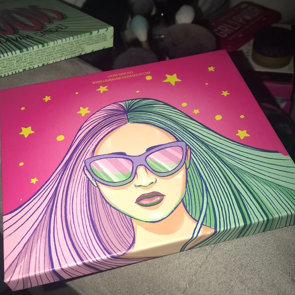 Eyeshadow and highlighter palette(SOLD) - Picture 4 of 4